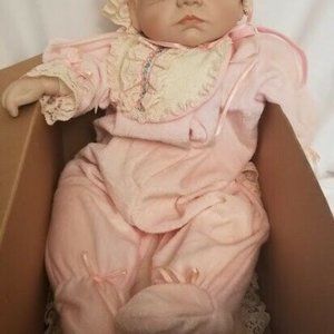 VINTAGE THE ASHTON DRAKE NEWBORN BABY IN PINK OUTFIT